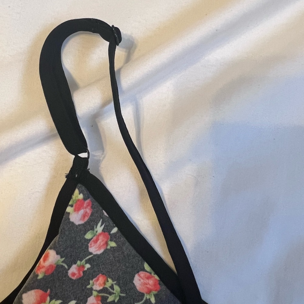 Forever 21 slightly cropped floral cami tank size medium - Picture 7 of 8